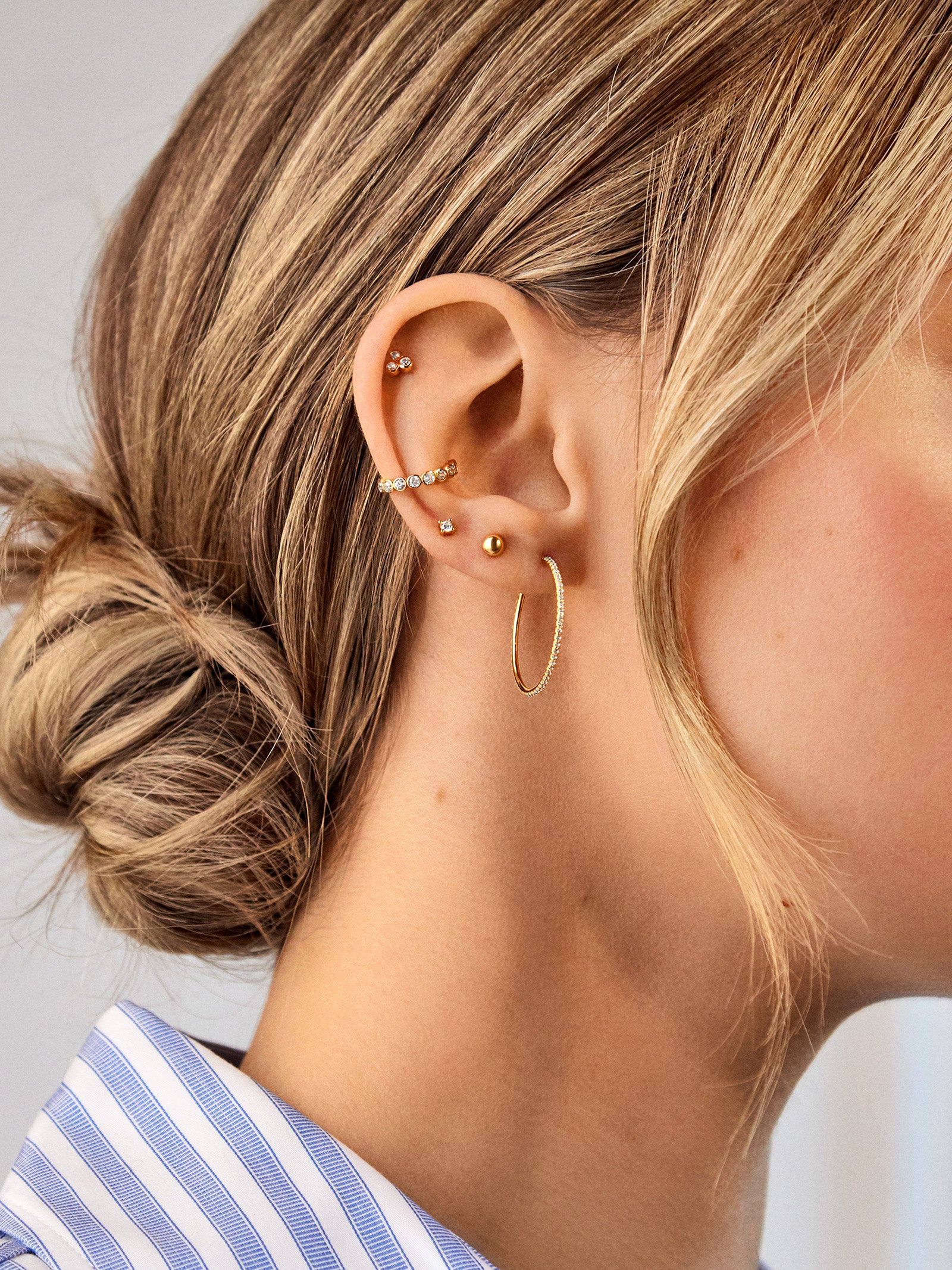 Niata 18K Gold Earrings - 24MM - Image 2