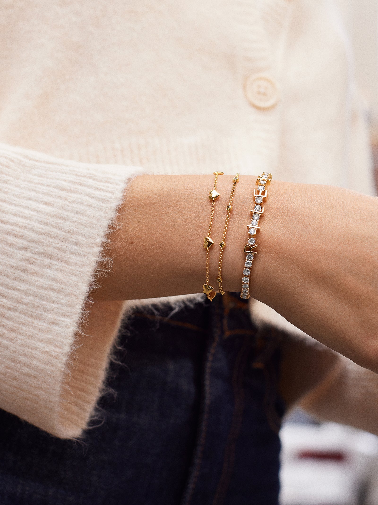 Yasmine 18K Gold Birthstone Bracelet - Peridot - Image 2